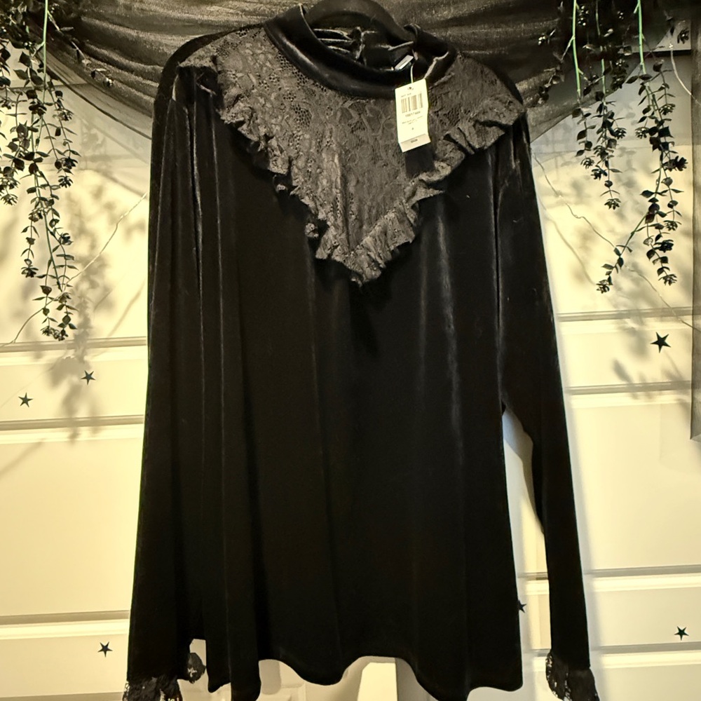 Hot Topic Black Ruffled Long Sleeve Blouse